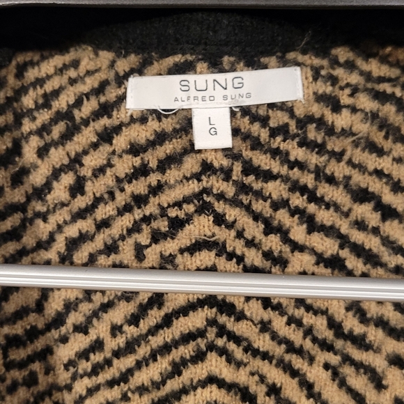Alfred Sung-Animal Print Cardigan-Large - Picture 3 of 5